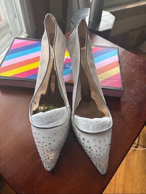 XYD White Pointed Toe Studded Women’s Heels